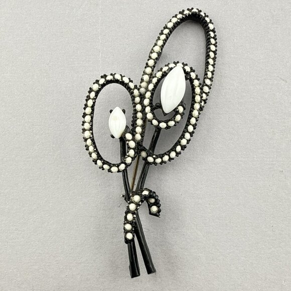 Vintage ART Arthur Pepper Brooch Milk Glass Black White Floral Spray 3" - Picture 1 of 11